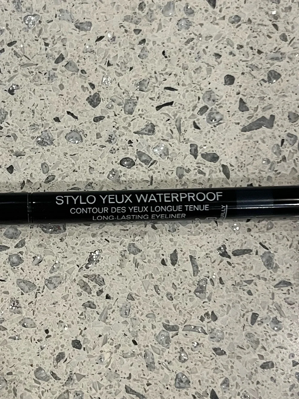 EUC CHANEL Eyeliner - Picture 1 of 8